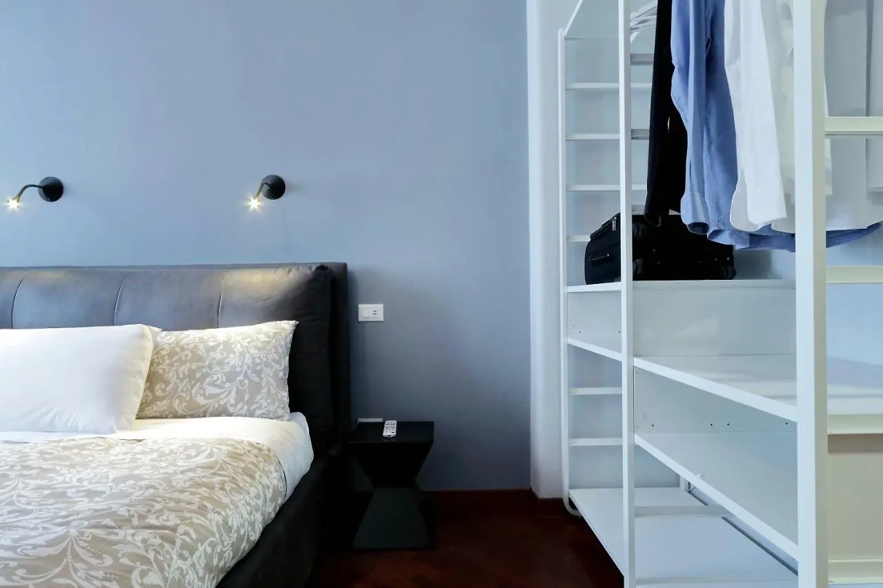 Sapphire Apartment Rom