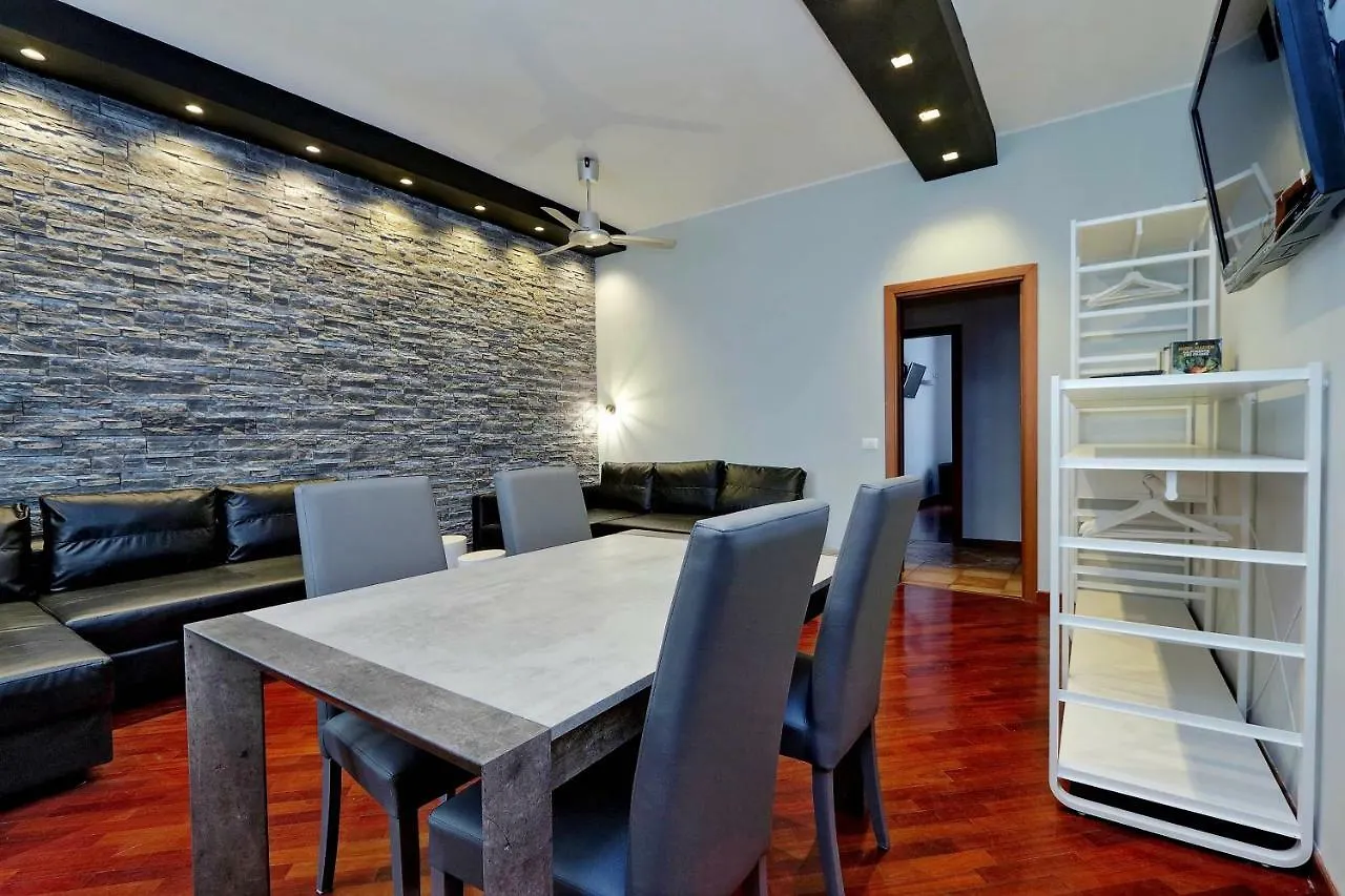 Sapphire Apartment Rom 0*,